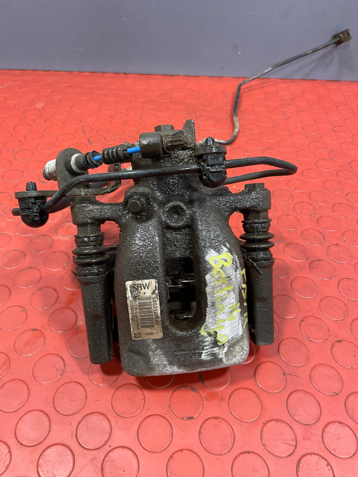 Citroen Berlingo/Peugeot Partner BRAKE CALIPER ASSEMBLY Rear Passenger's Side P/N 9803120580