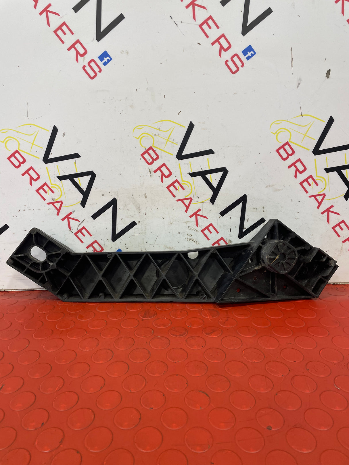 Vauxhall Vivaro/Nissan NV300/Renault Trafic MK3. SLAM PANEL BRACKET P/N 625001299R