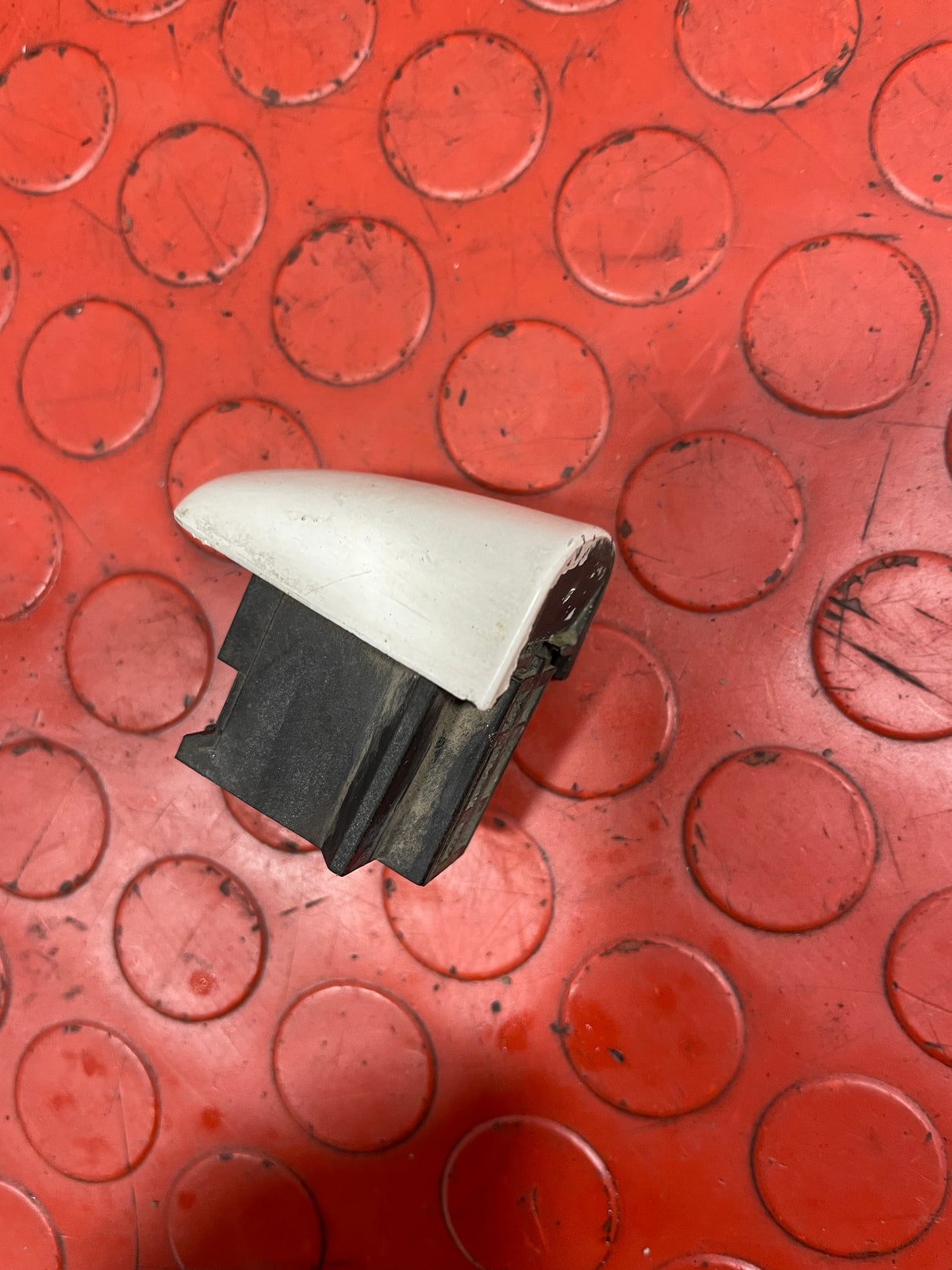 Citroen Dispatch/Peugeot Expert/Vauxhall Vivaro/Toyota Proace/Fiat Scudo OUTER DOOR HANDLE OPENER END CAP Driver's Side RH 2008-2016 P/N 96816438977