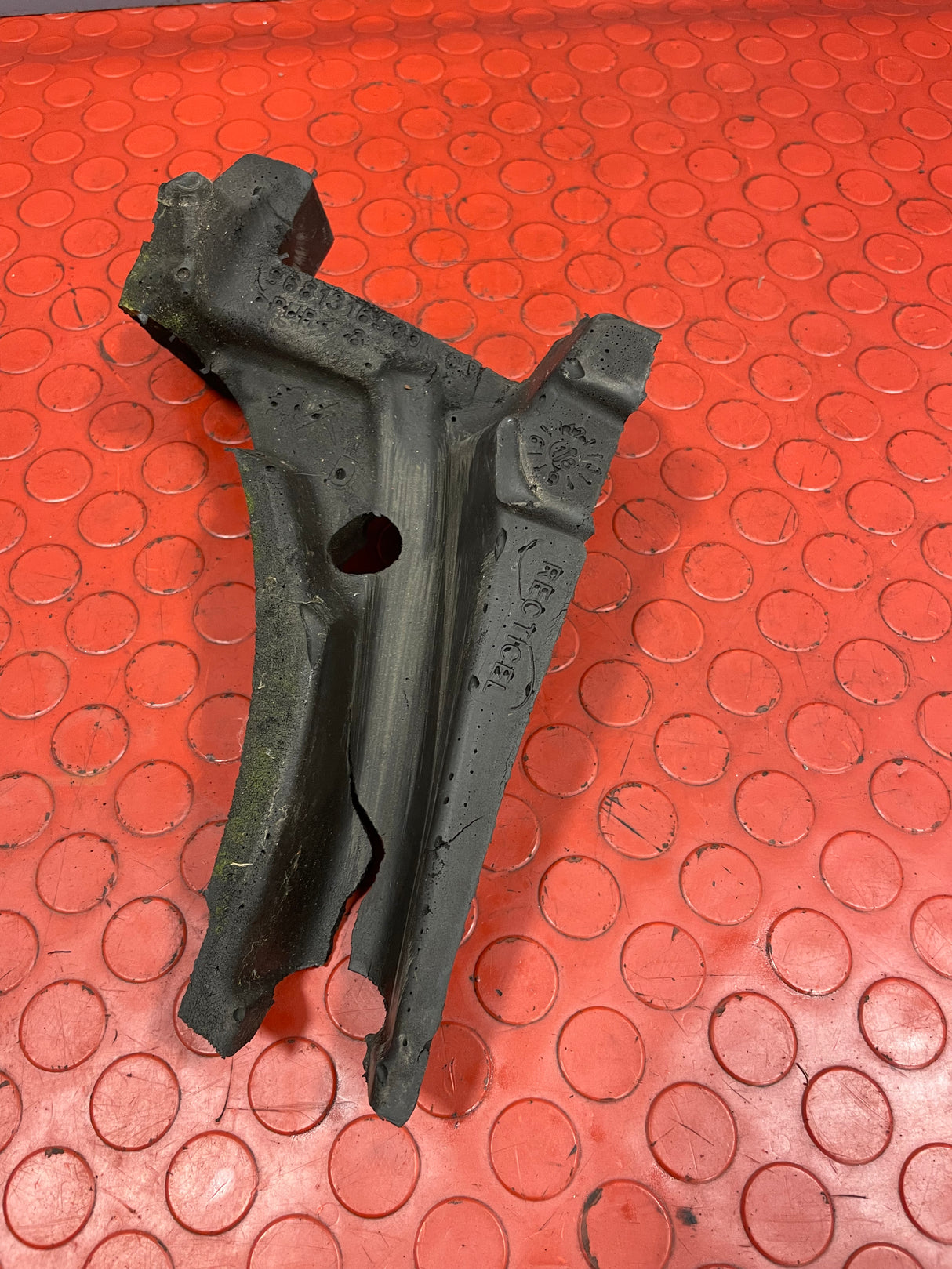 Citroen Berlingo/Peugeot Partner WINDSCREEN CEILING SPONGE INSULATION Driver's Side 2008-2016 P/N 9681316580