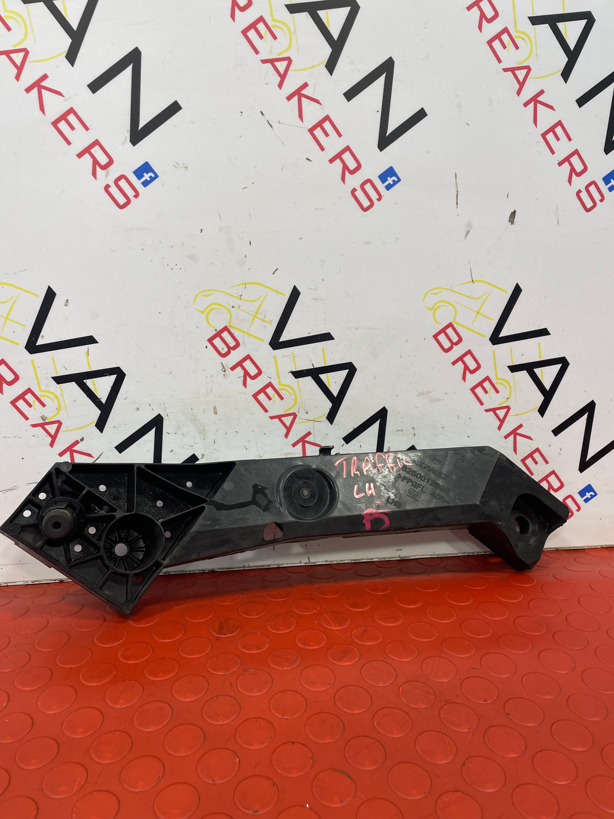 Vauxhall Vivaro/Nissan NV300/Renault Trafic SLAM PANEL BRACKET N/S LEFT 2015-22. P/N 625001299R