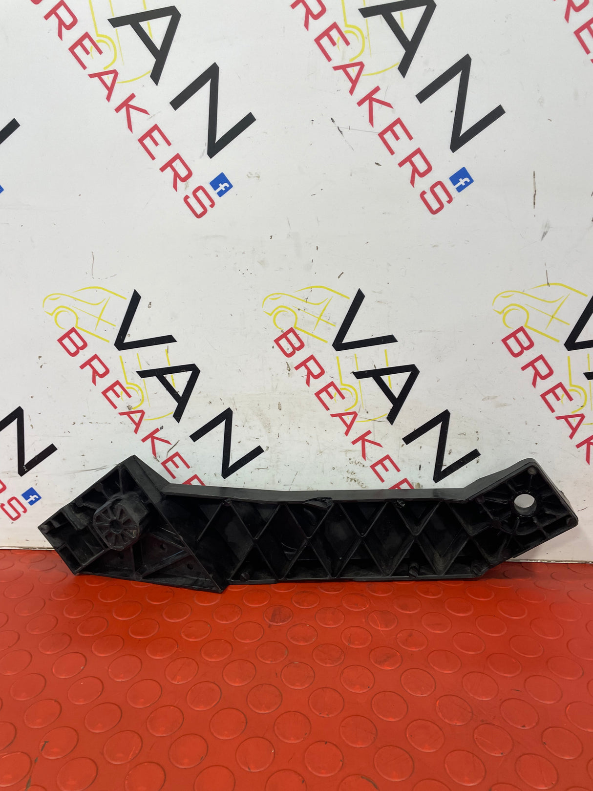 Vauxhall Vivaro/Nissan NV300/Renault Trafic SLAM PANEL BRACKET N/S LEFT 2015-22. P/N 625001299R
