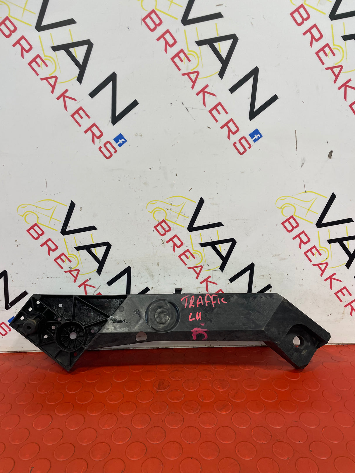 Vauxhall Vivaro/Nissan NV300/Renault Trafic SLAM PANEL BRACKET N/S LEFT 2015-22. P/N 625001299R