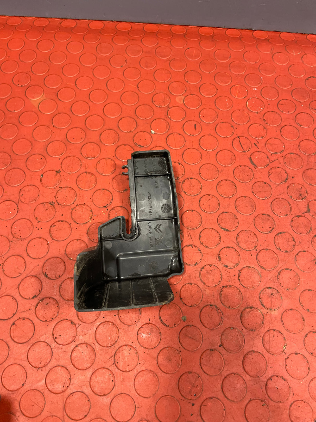 Citroen Berlingo/Peugeot Partner VALVE COVER TRIM 2008-2016 P/N 9810544880