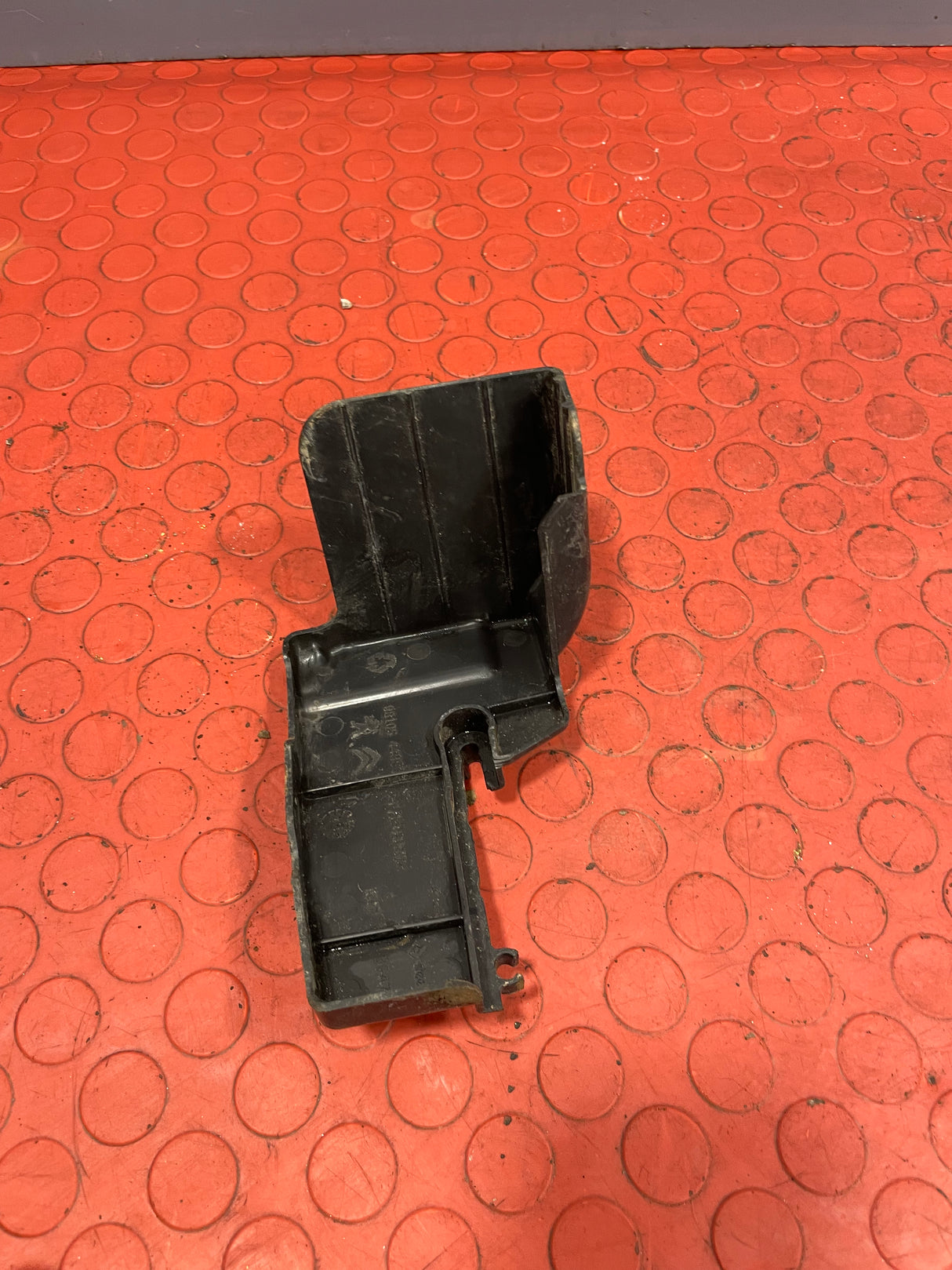 Citroen Berlingo/Peugeot Partner VALVE COVER TRIM 2008-2016 P/N 9810544880