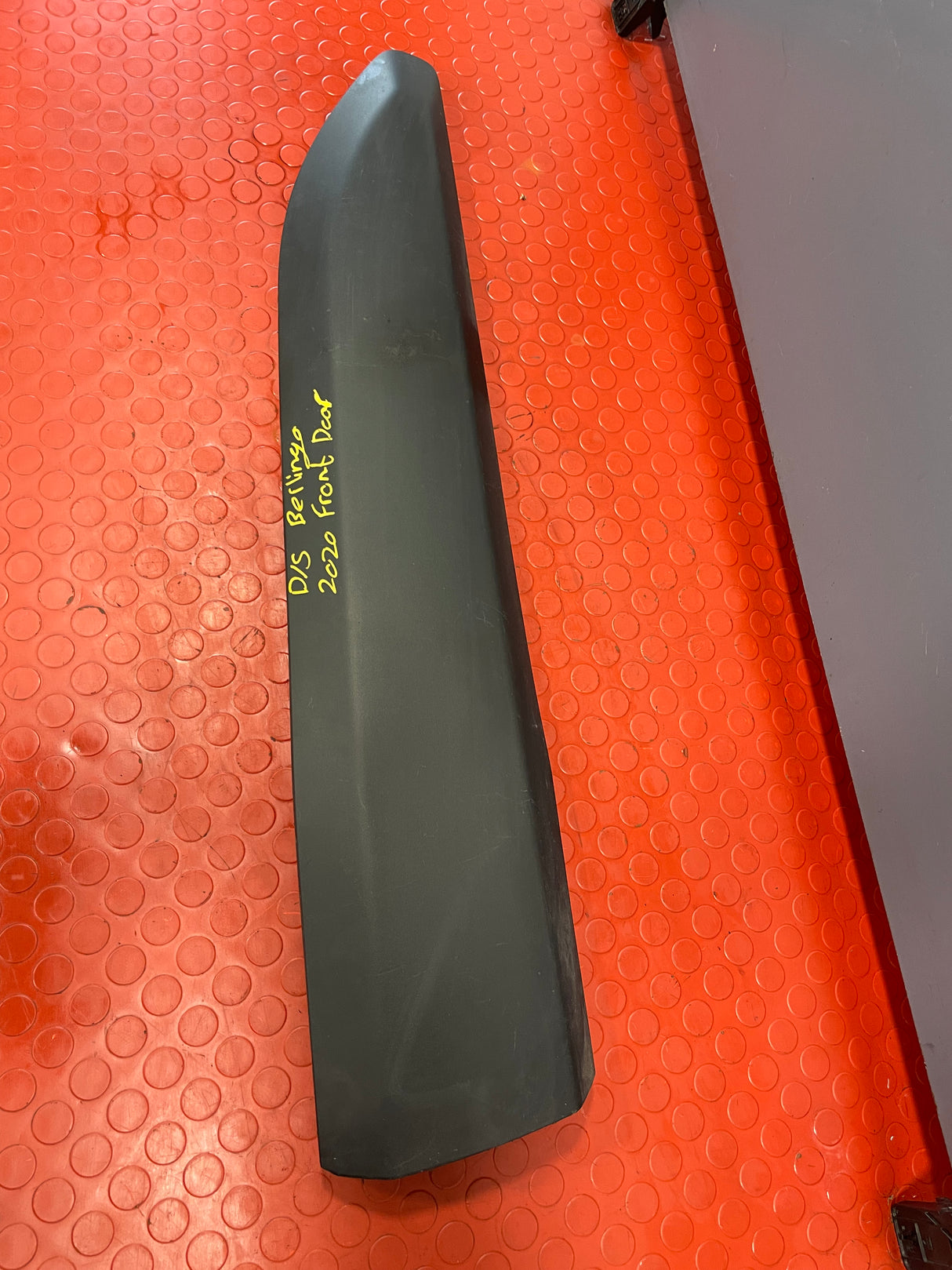 Citroen Berlingo/Vauxhall Combo/Peugeot Partner/Proace City DOOR MOULDING FRONT DRIVER SIDE 2019-2024 P/N 9817696277