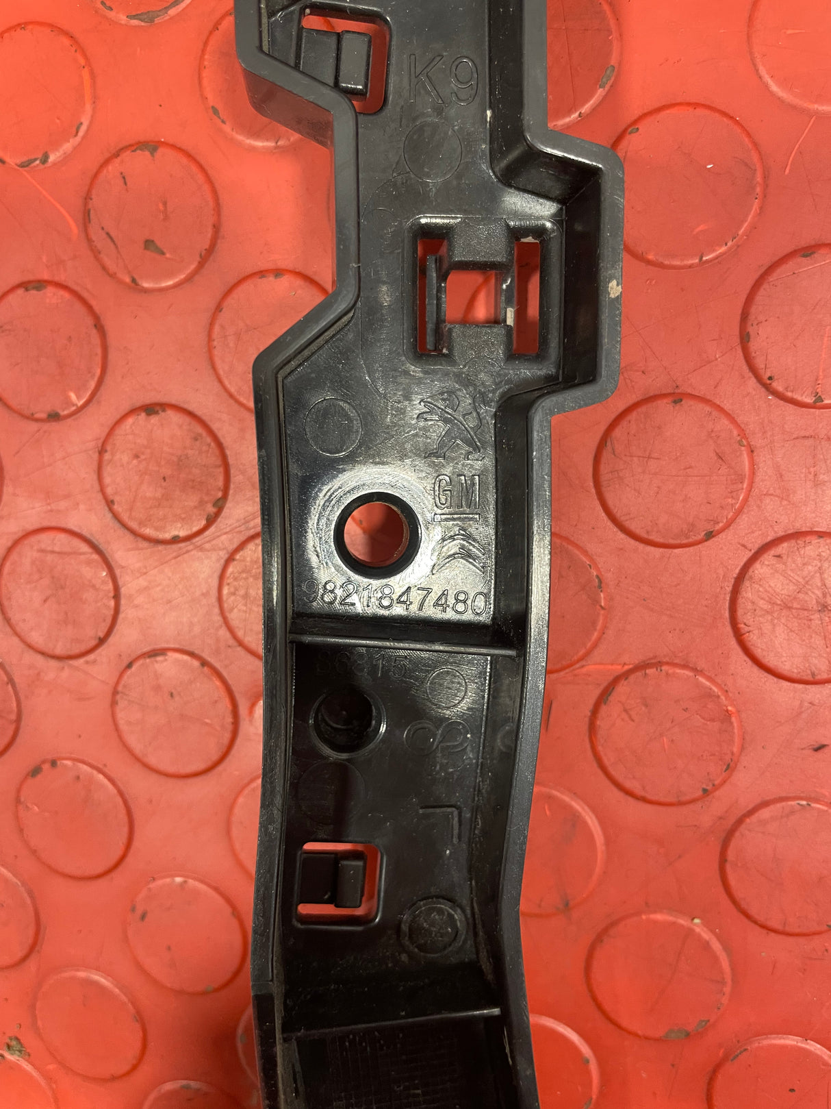Citroen Berlingo/Peugeot Partner/Vauxhall Combo/Proace City FRONT BUMPER SIDE HOLDER LEFT 2019-2024 P/N 9821847480
