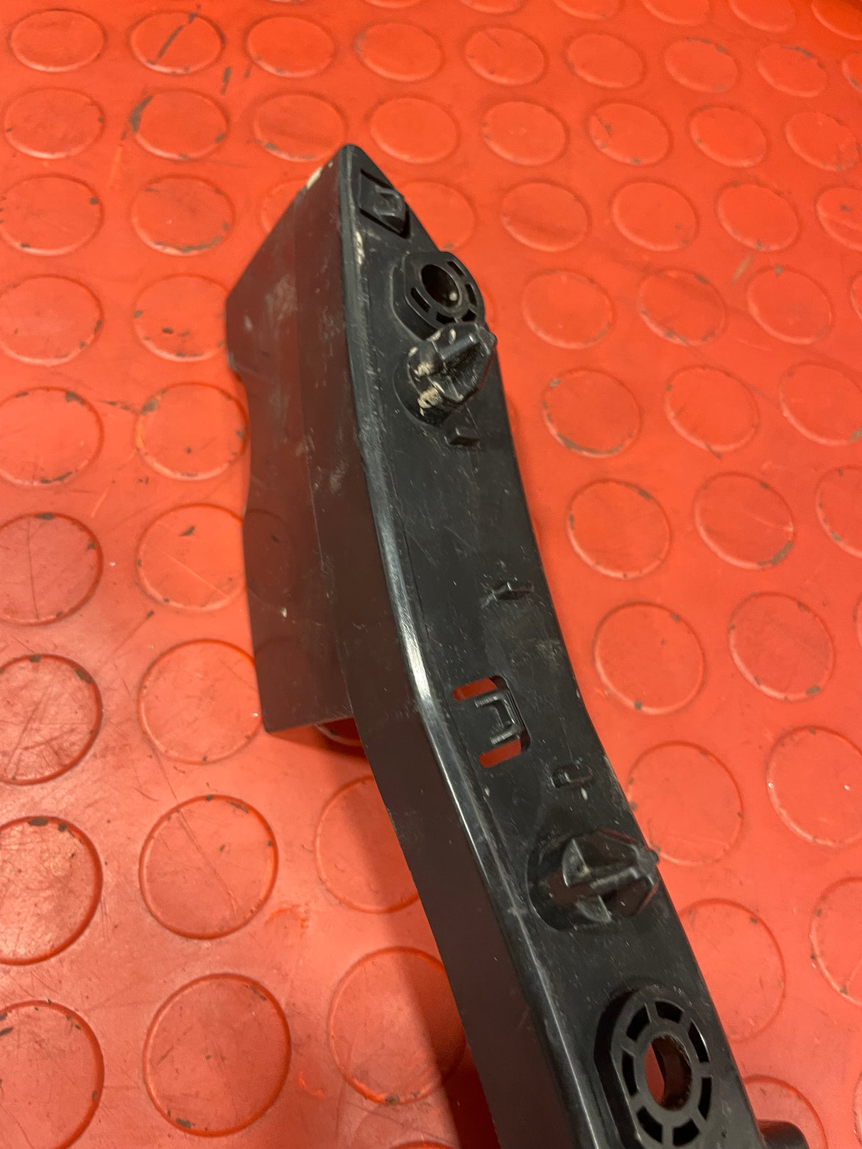 Citroen Berlingo/Peugeot Partner/Vauxhall Combo/Proace City FRONT BUMPER SIDE HOLDER LEFT 2019-2024 P/N 9821847480
