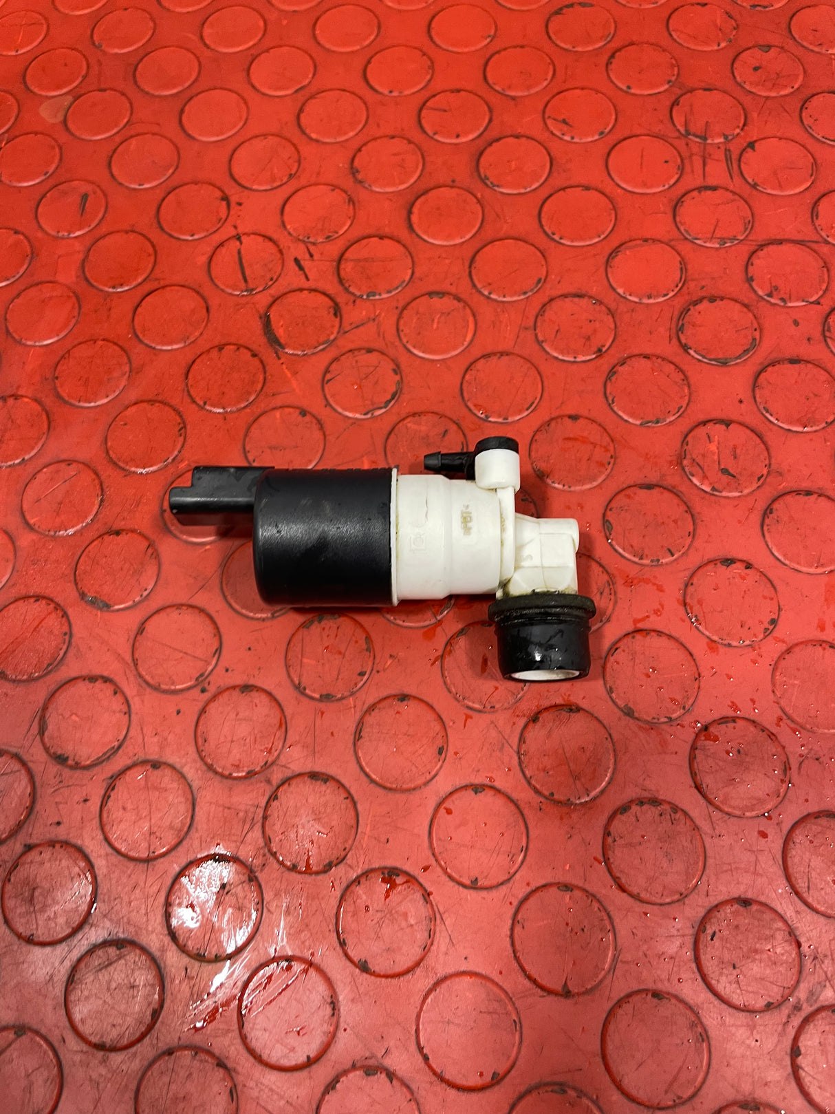 Citroen Berlingo/Peugeot Partner/Vauxhall Combo/Toyota Proace City WINDSCREEN WASHER PUMP P/N 9632984980 / 9645163380 / 9643447980