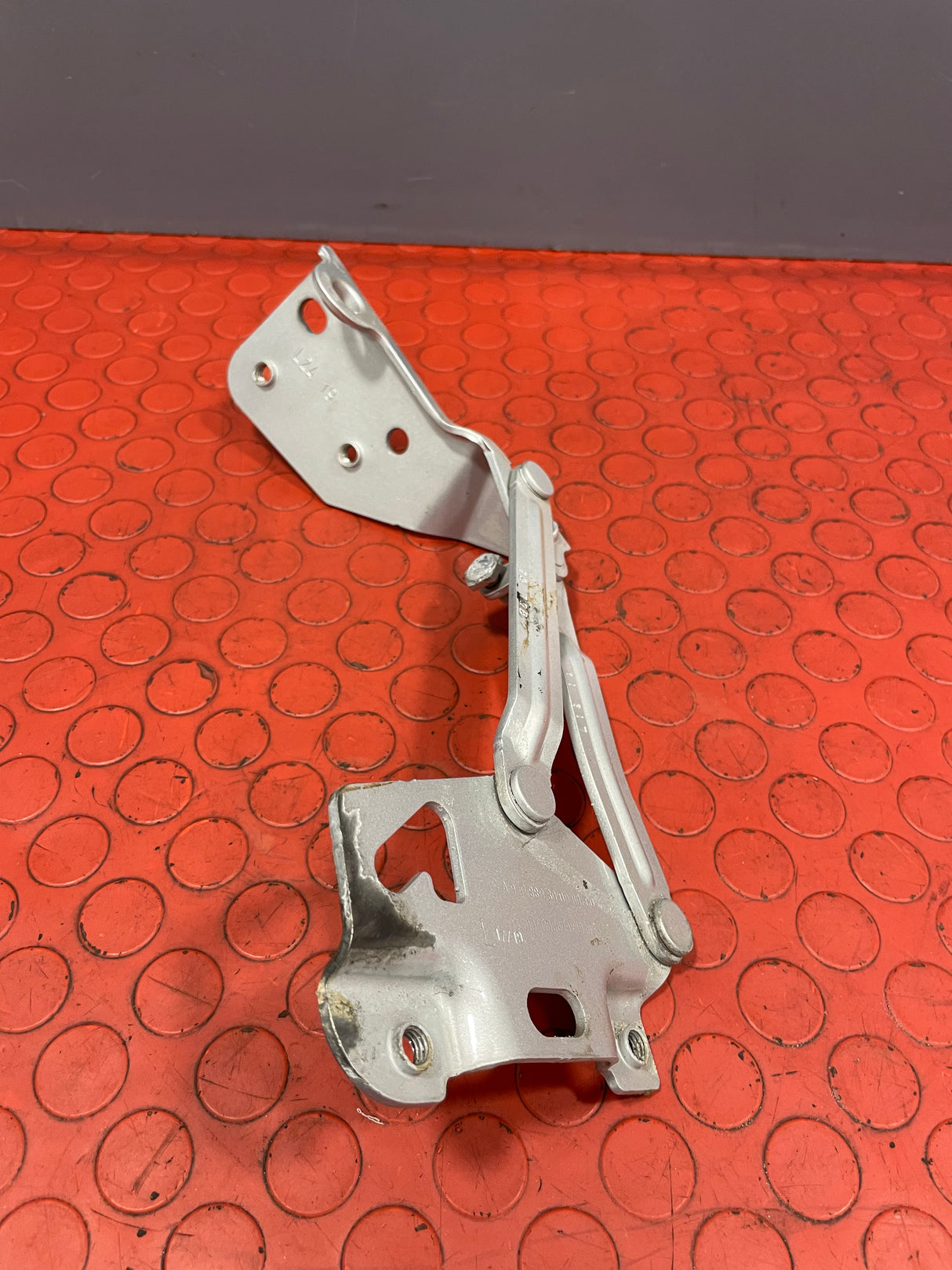 Mercedes Sprinter BONNET HINGE Passenger's Side LH 2019 P/N A9108803000