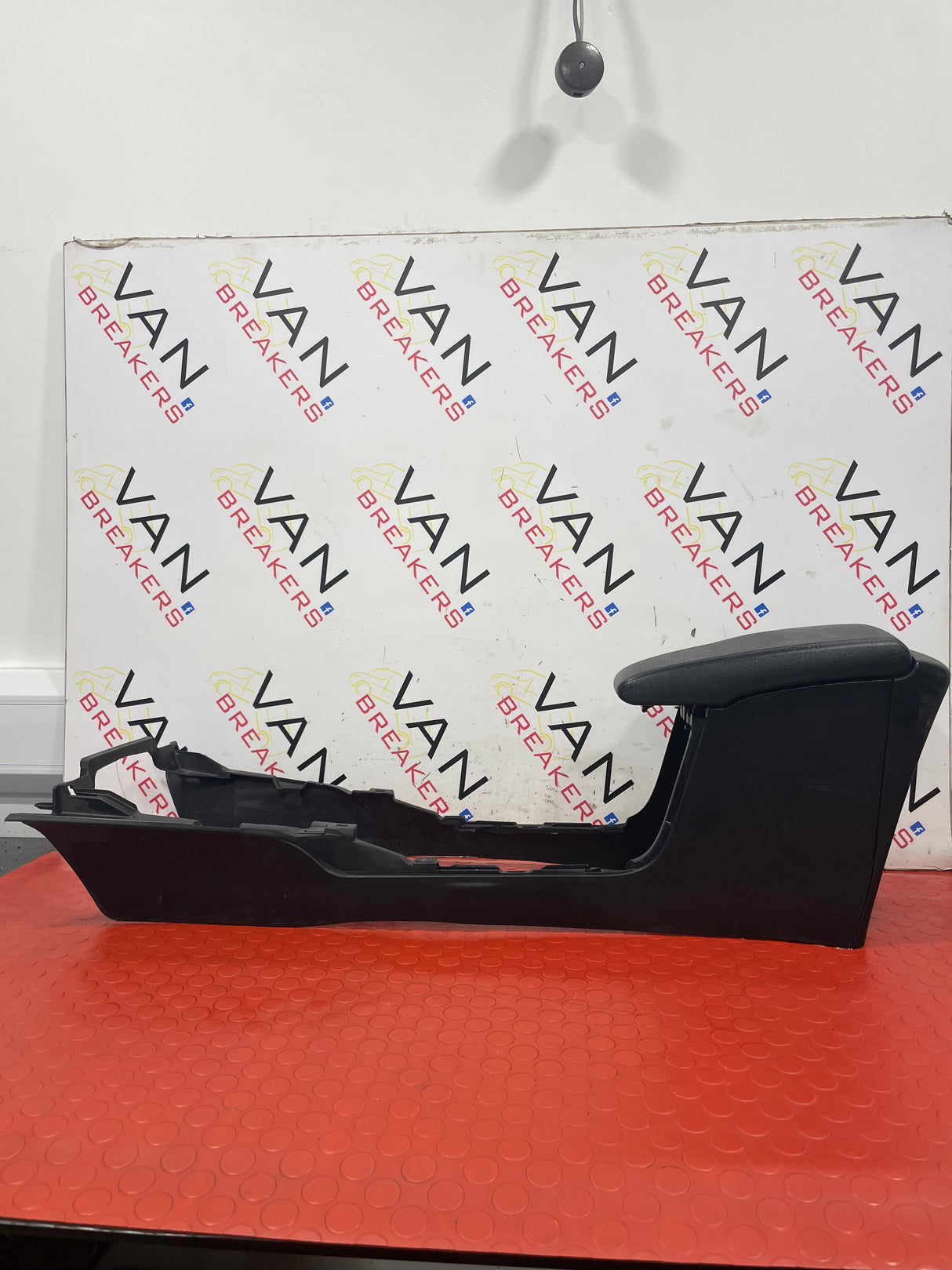 Toyota Hilux VIII Pickup CENTER CONSOLE WITH ARMREST/GLOVEBOX 2016 P/N 58810K110