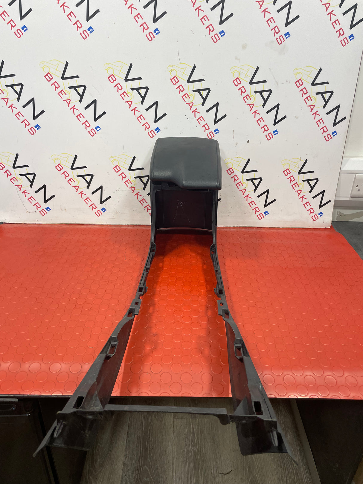 Toyota Hilux VIII Pickup CENTER CONSOLE WITH ARMREST/GLOVEBOX 2016 P/N 58810K110