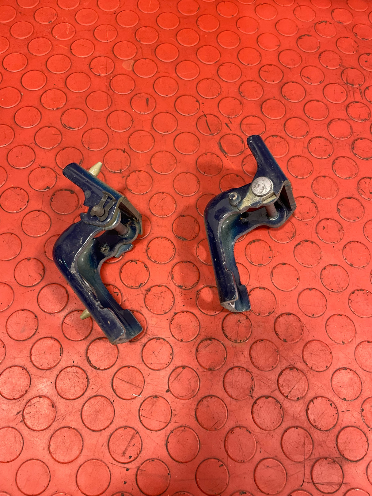 Citroen Berlingo/Peugeot Partner/Vauxhall Combo/Toyota Proace City PAIR OF FRONT DOOR HINGES Driver's Side Blue 2019-2024 P/N 1606475180
