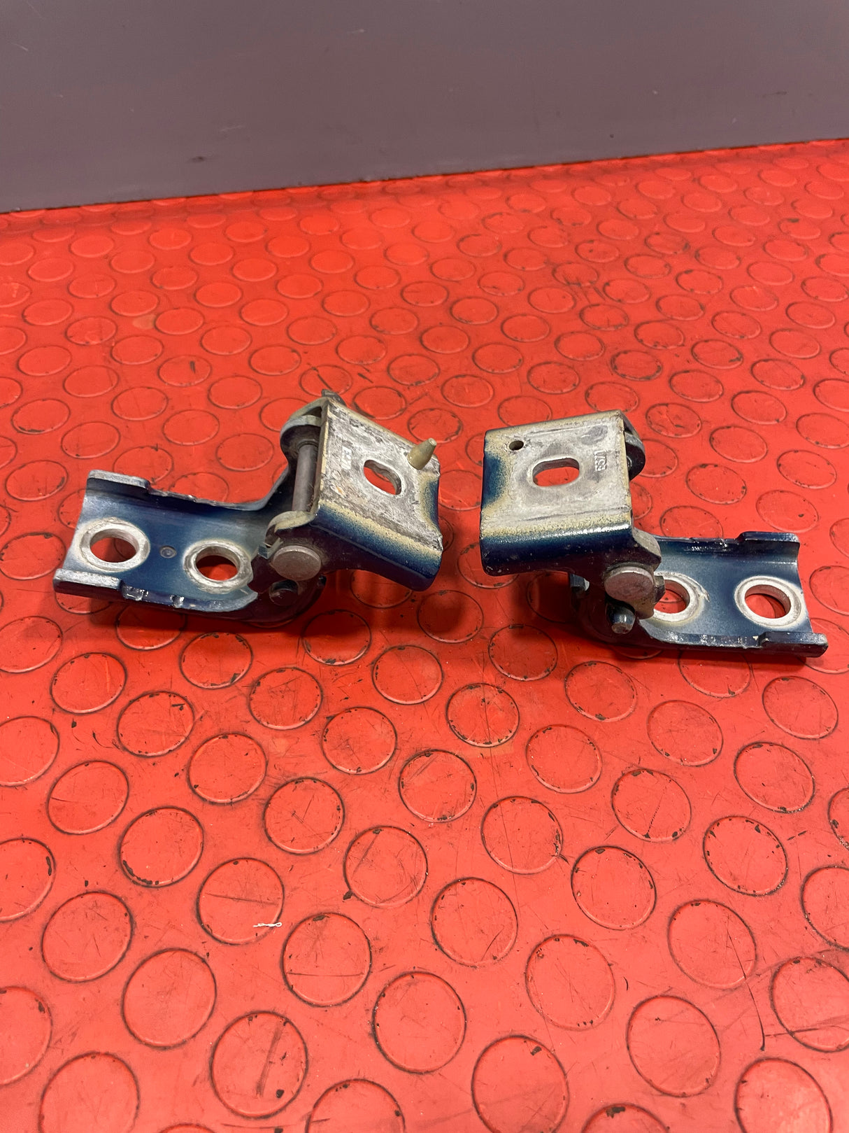 Citroen Berlingo/Peugeot Partner/Vauxhall Combo/Toyota Proace City PAIR OF FRONT DOOR HINGES Driver's Side Blue 2019-2024 P/N 1606475180