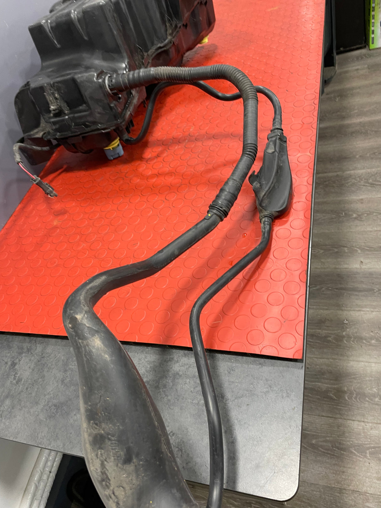 Citroen Berlingo/Peugeot Partner ADBLUE TANK w/ FILLER HOSE 1.6 2016-2018 P/N 9818531680
