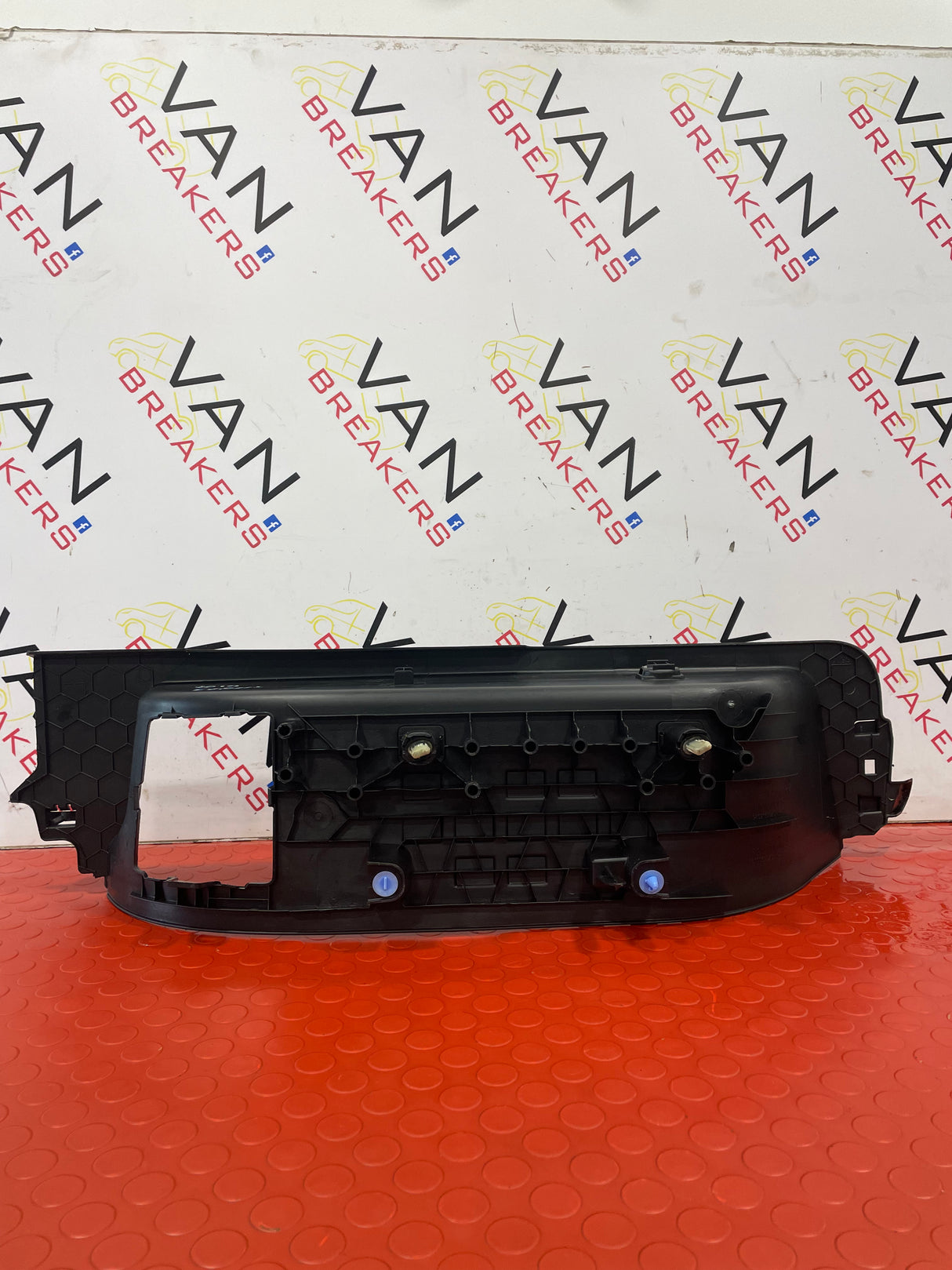 Citroen Dispatch/V Vivaro/T Proace/P Expert SILL STEP PASSENGER SIDE N/S 2018-2023 P/N 98100695ZD