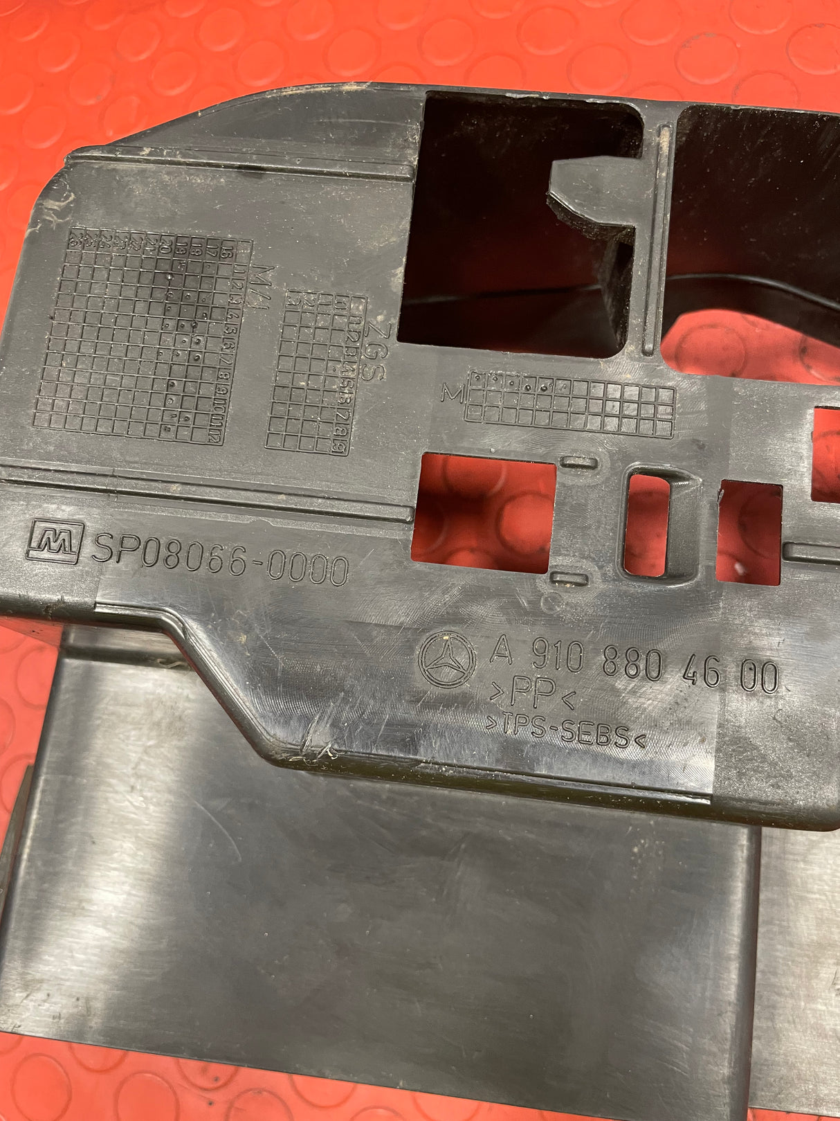 Mercedes Sprinter FRONT RIGHT AIR DUCT GUIDE 2019 P/N A9108804600