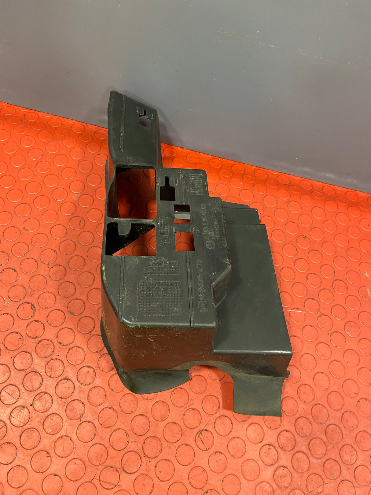 Mercedes Sprinter FRONT RIGHT AIR DUCT GUIDE 2019 P/N A9108804600