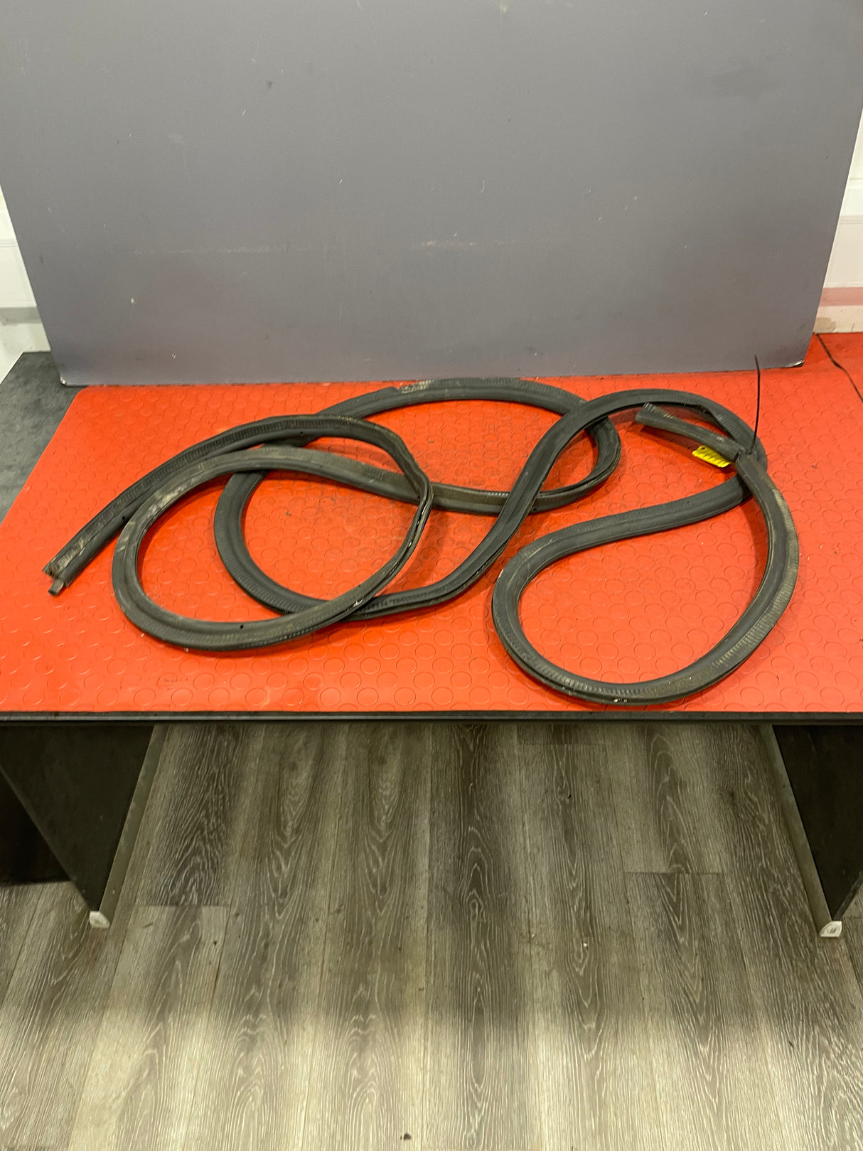 Renault Trafic/Vauxhall Vivaro/Nissan NV300 Primastar REAR RUBBER DOOR SEAL 2014-2019 P/N 8200032788
