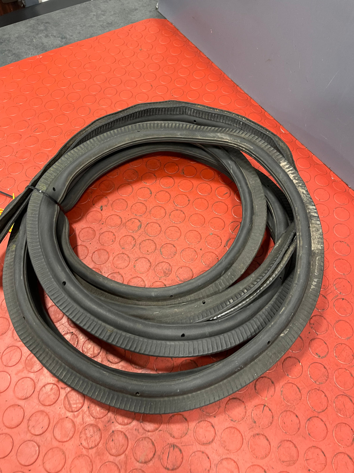 Renault Trafic/Vauxhall Vivaro/Nissan NV300 Primastar REAR RUBBER DOOR SEAL 2014-2019 P/N 8200032788
