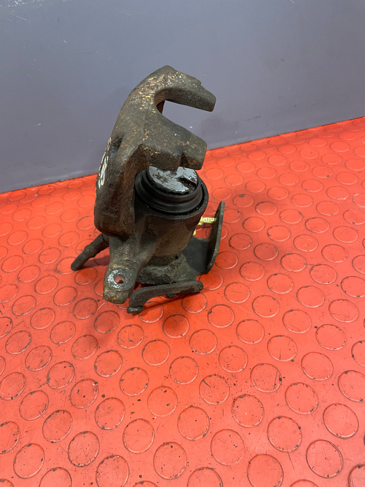 Ford Transit REAR BRAKE CALIPER Driver's Side 2.2 MK7 FWD 2010 P/N 6C112552AD