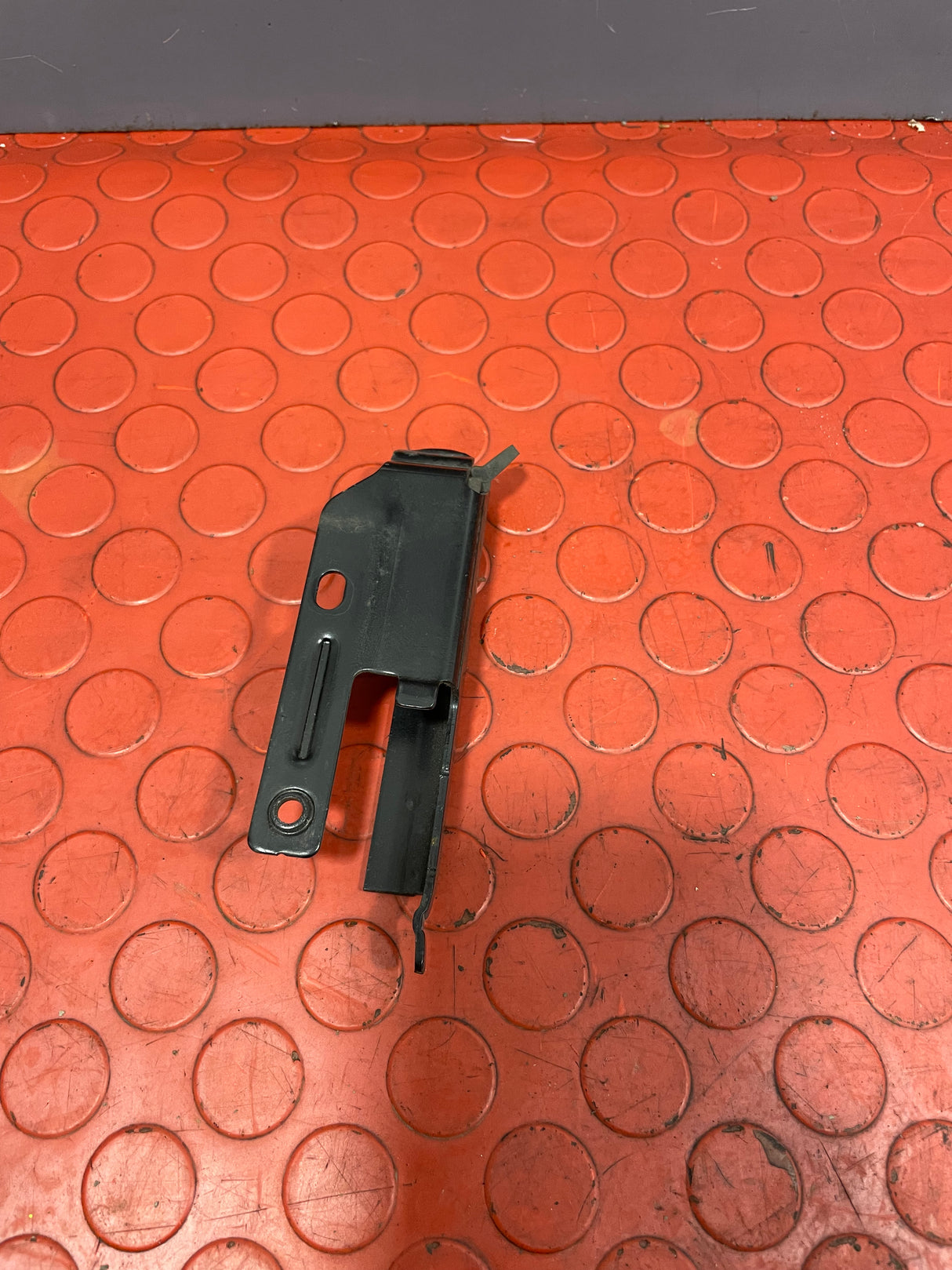Citroen Berlingo/Peugeot Partner SLIDING DOOR LOWER STOPPER Driver's Side 2019-2024 P/N 9821949180