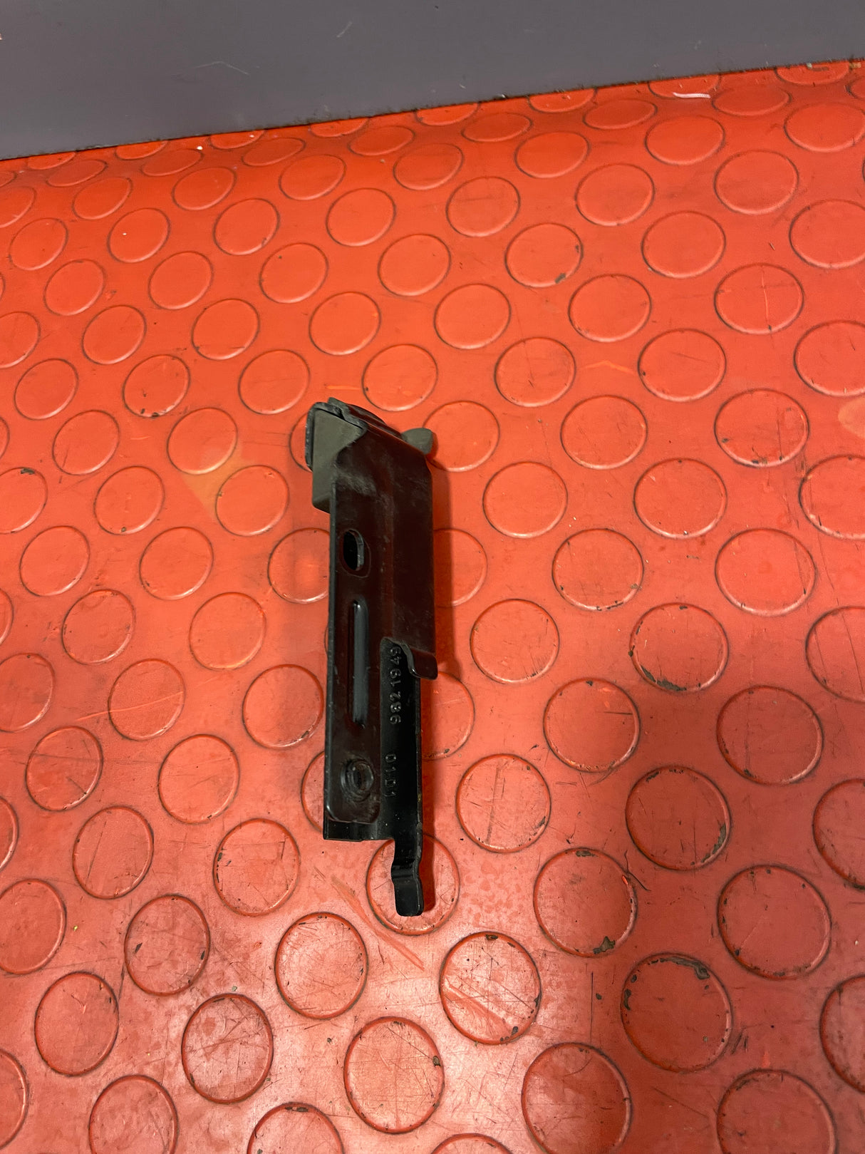 Citroen Berlingo/Peugeot Partner SLIDING DOOR LOWER STOPPER Driver's Side 2019-2024 P/N 9821949180