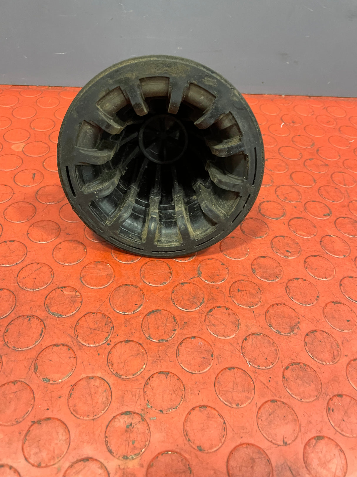 Citroen Berlingo/Peugeot Partner/Vauxhall Combo/Toyota Proace City REAR UPPER COIL SPRING SEAT 2019-2024 P/N 9831086080