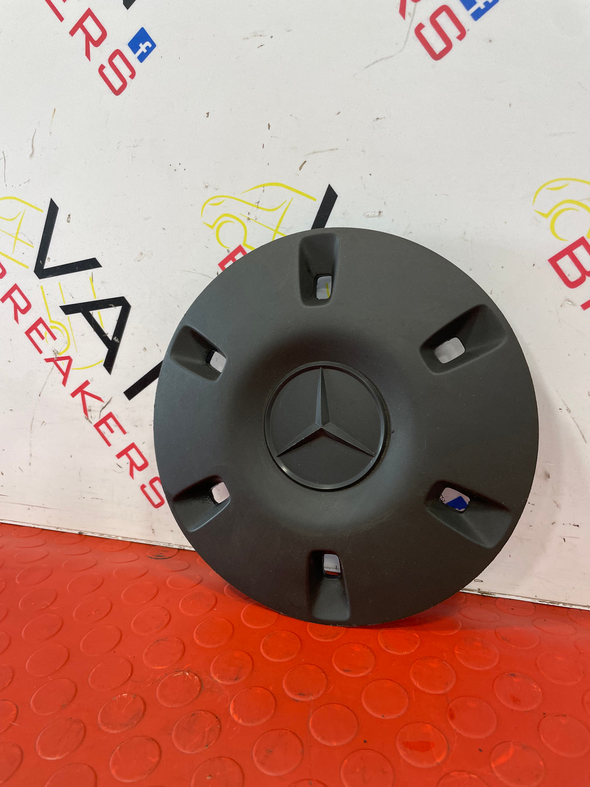 Mercedes Sprinter WHEEL CENTER CAP TRIM P/N 9064010025