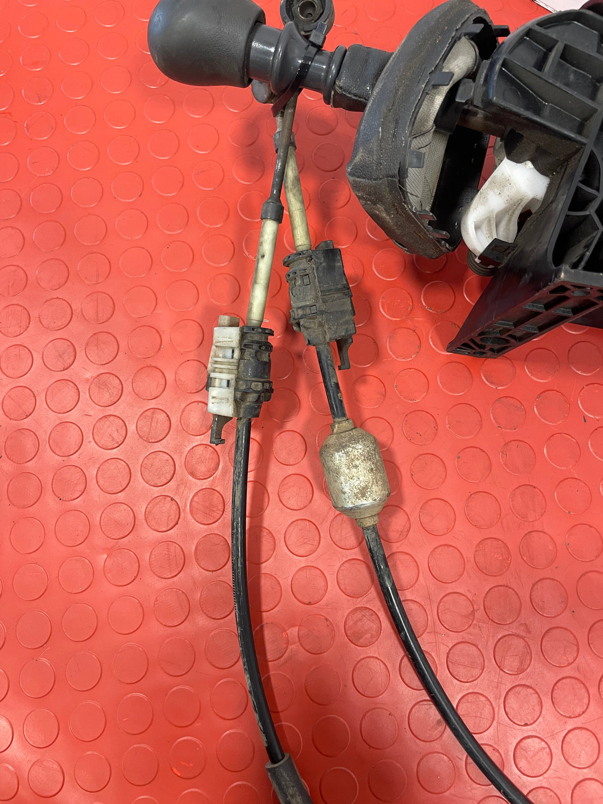 Renault GEAR SELECTOR WITH GEAR CABLES (6 SPEED) FWD 2016 P/N 349352755R