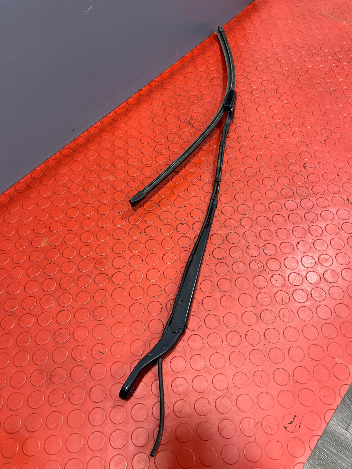 Vauxhall Combo/Peugeot Partner/Citroen Berlingo/Dispatch/Toyota Proace City WINDSCREEN WIPER ARM Driver's Side O/S 2019-2024 P/N 9839408680 - 1