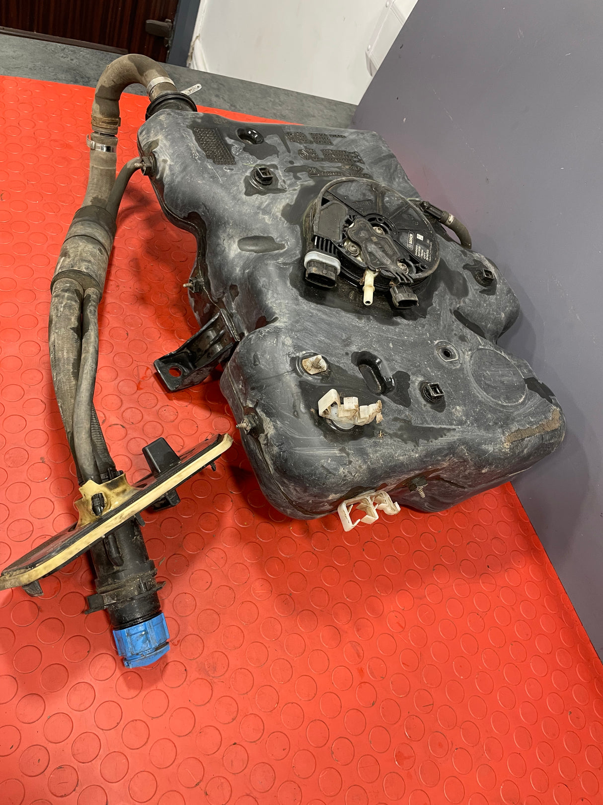 Vauxhall Vivaro/Renault Trafic/Nissan NV300 ADBLUE TANK w/ FILLER HOSE 1.6 2014-2019 P/N 172A22038R