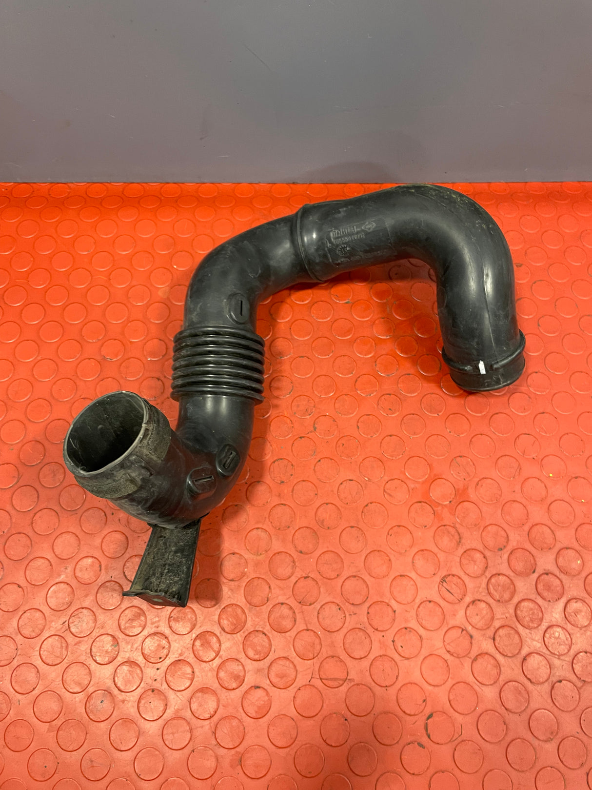 Renault Master/Vauxhall Movano/Nissan NV400 AIR INTAKE HOSE PIPE 2010-2021 2.3 DTI P/N 165554107R