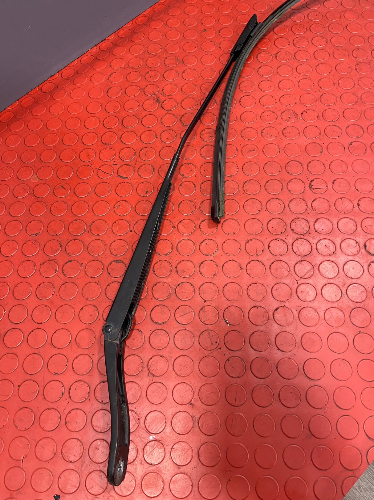 Peugeot Expert/Citroen Dispatch/Vauxhall Vivaro/Toyota Proace/Fiat Scudo WINDSCREEN WIPER ARM WORN BLADE Driver's Side 2016-2024 P/N 9808465680