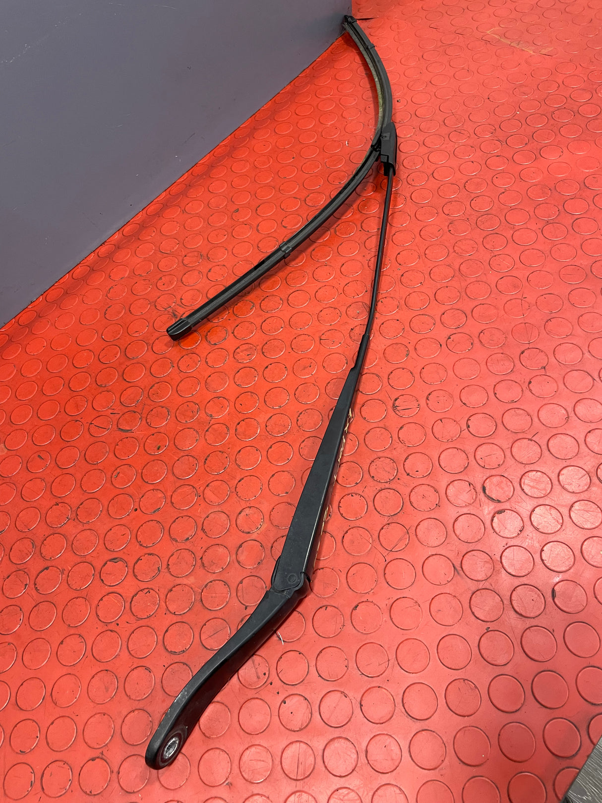 Peugeot Expert/Citroen Dispatch/Vauxhall Vivaro/Toyota Proace/Fiat Scudo WINDSCREEN WIPER ARM WORN BLADE Driver's Side 2016-2024 P/N 9808465680