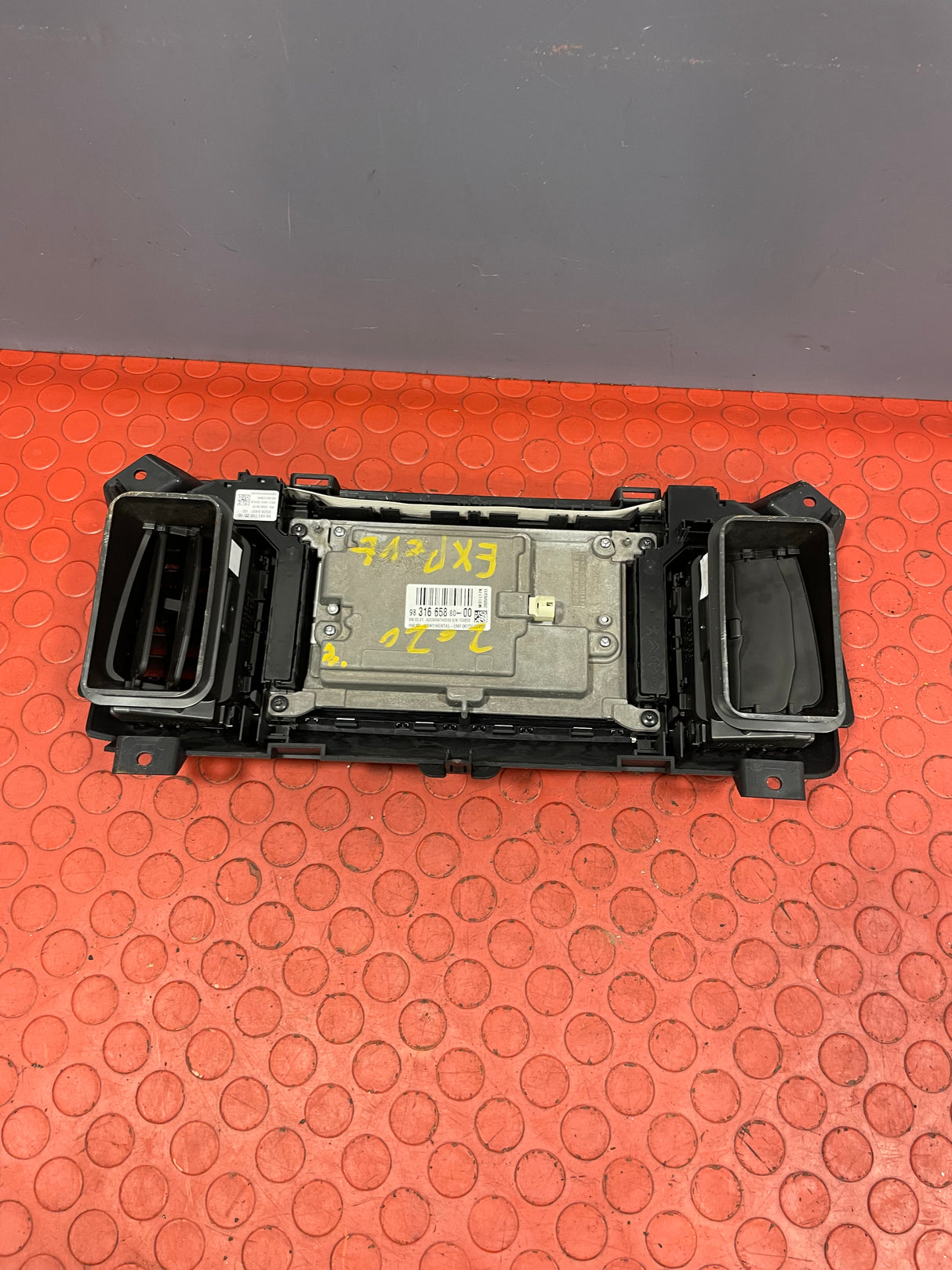 Citroen Dispatch/Peugeot Expert/Vauxhall Vivaro/Toyota Proace SAT NAV DISPLAY/SCREEEN HEAD UNIT 2016-2024 P/N 9831665880/98081732 ZD