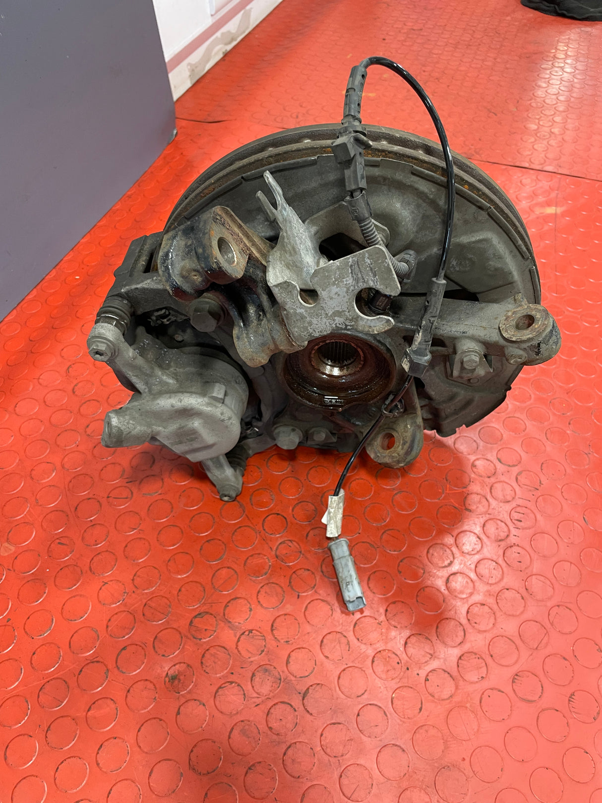 Citroen Berlingo/Peugeot Partner/Vauxhall Combo/Toyota Proace City FRONT WHEEL HUB & BRAKE SET W/ ABS SENSOR Driver's Side 2019-2024 R/N 9825606280 / 9810728280