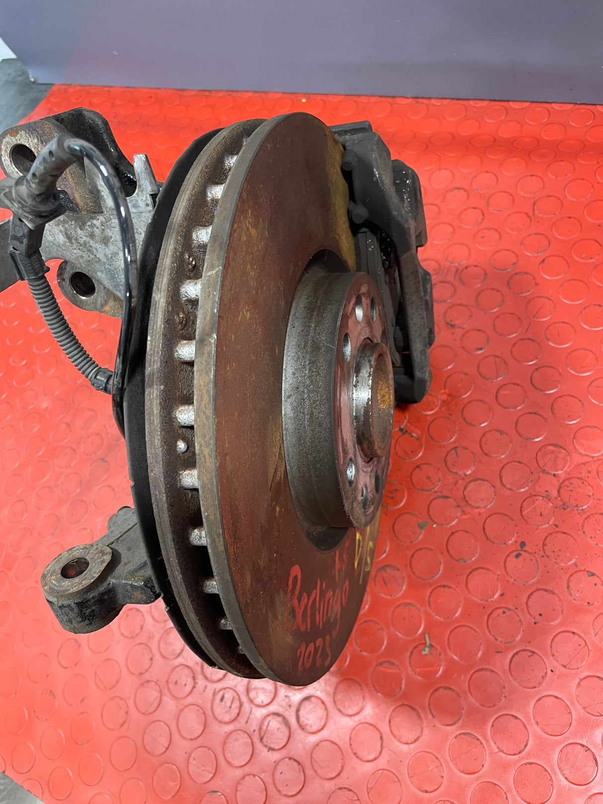 Citroen Berlingo/Peugeot Partner/Vauxhall Combo/Toyota Proace City FRONT WHEEL HUB & BRAKE SET W/ ABS SENSOR Driver's Side 2019-2024 R/N 9825606280 / 9810728280