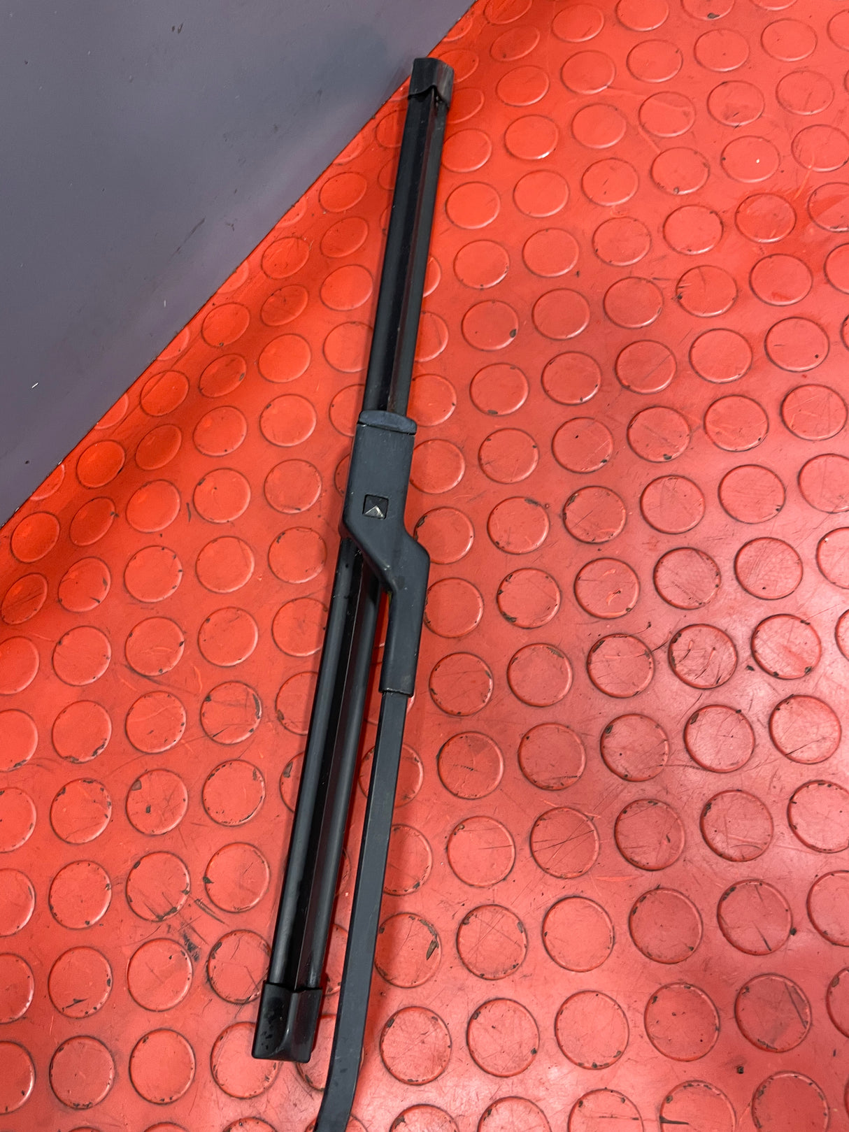 Citroen Berlingo/Peugeot Partner WINDSCREEN WIPER ARM w/ Blade 2008-2018 P/N 9682975280 - 2