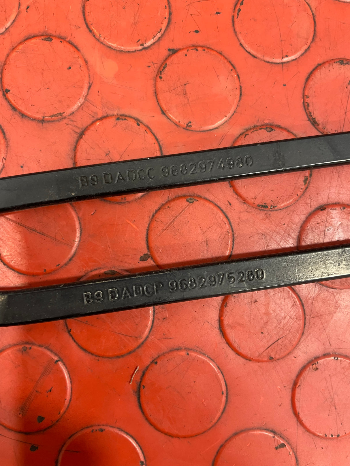 Citroen Berlingo/Peugeot Partner WINDSCREEN WIPERS (PAIR) No Blades 2008-2018 P/N 9682975280 - 1
