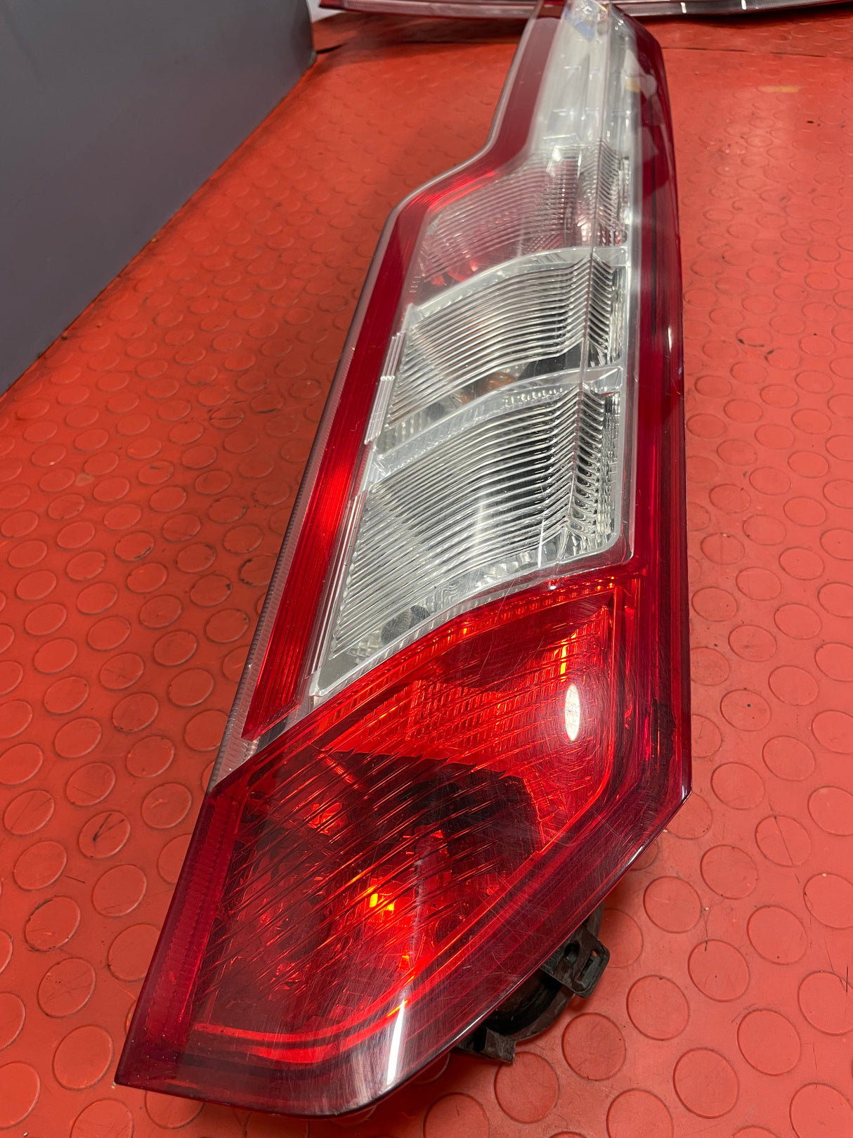 Ford Transit Custom TAILLIGHT DRIVER SIDE RH 2013-2018 P/N BK2113404AG