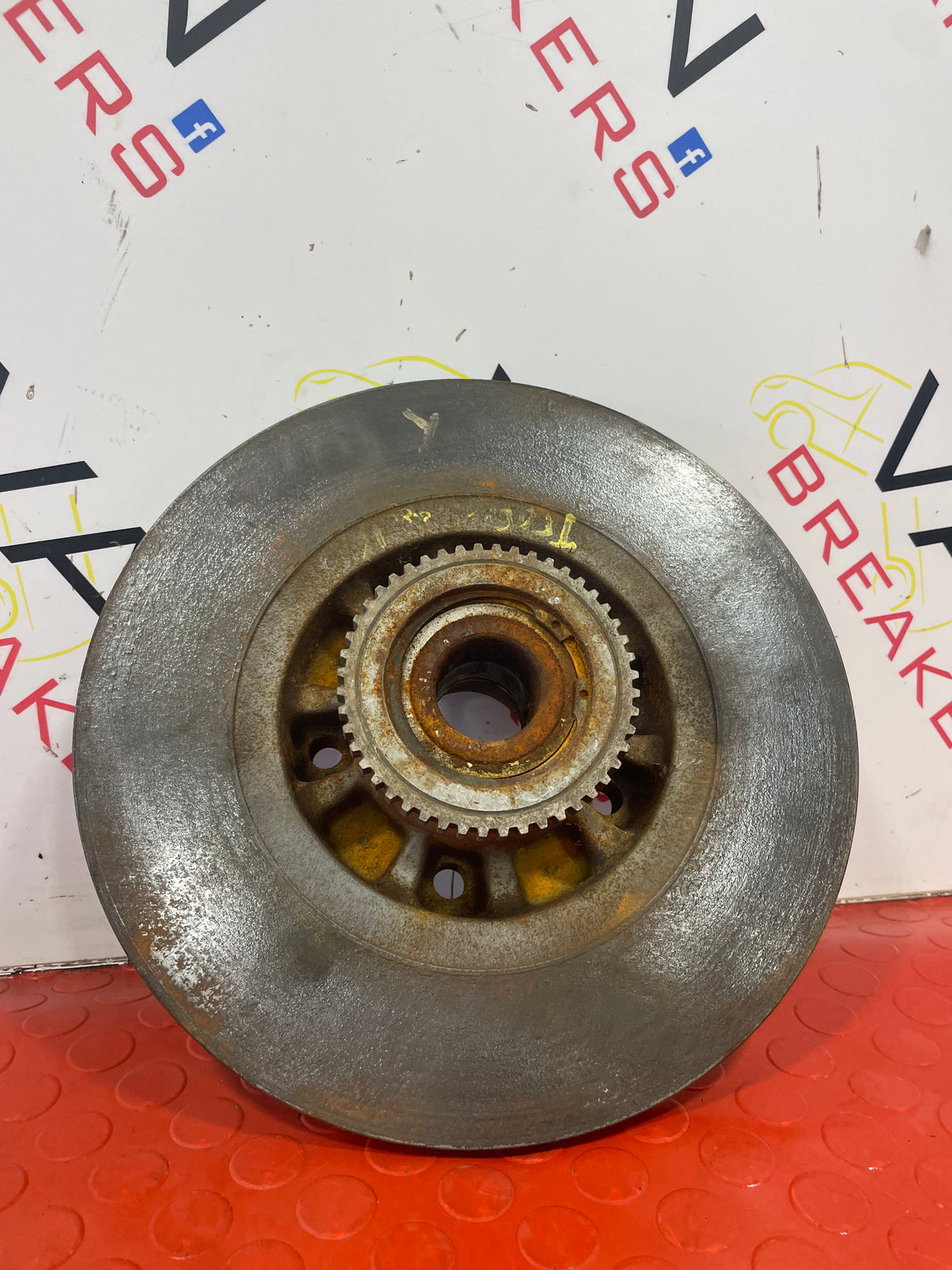 Renault Trafic REAR WHEEL HUB DRIVERS SIDE RIGHT O/S P/N 432022742R