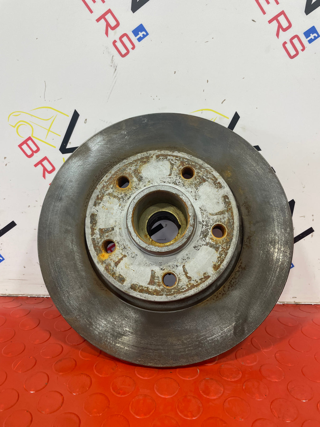 Renault Trafic REAR WHEEL HUB DRIVERS SIDE RIGHT O/S P/N 432022742R