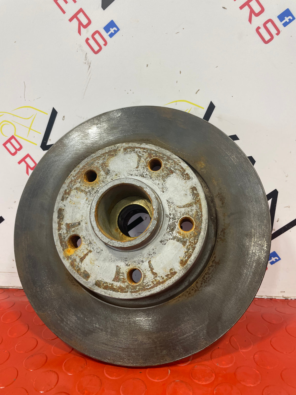 Renault Trafic REAR WHEEL HUB DRIVERS SIDE RIGHT O/S P/N 432022742R