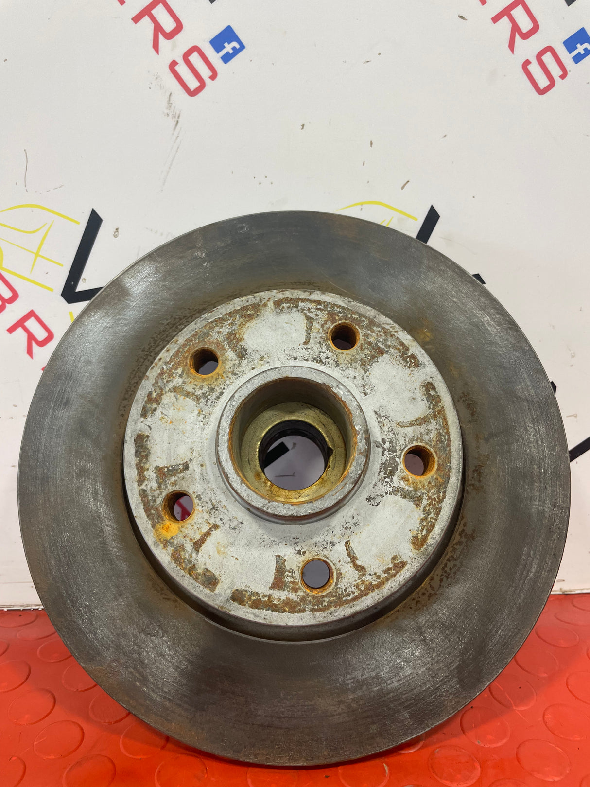 Renault Trafic REAR WHEEL HUB DRIVERS SIDE RIGHT O/S P/N 432022742R