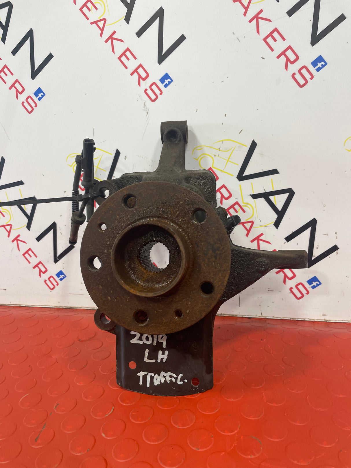 Renault Trafic WHEEL HUB FRONT LEFT PASSENGER SIDE 2014-2019 P/N 400155466R