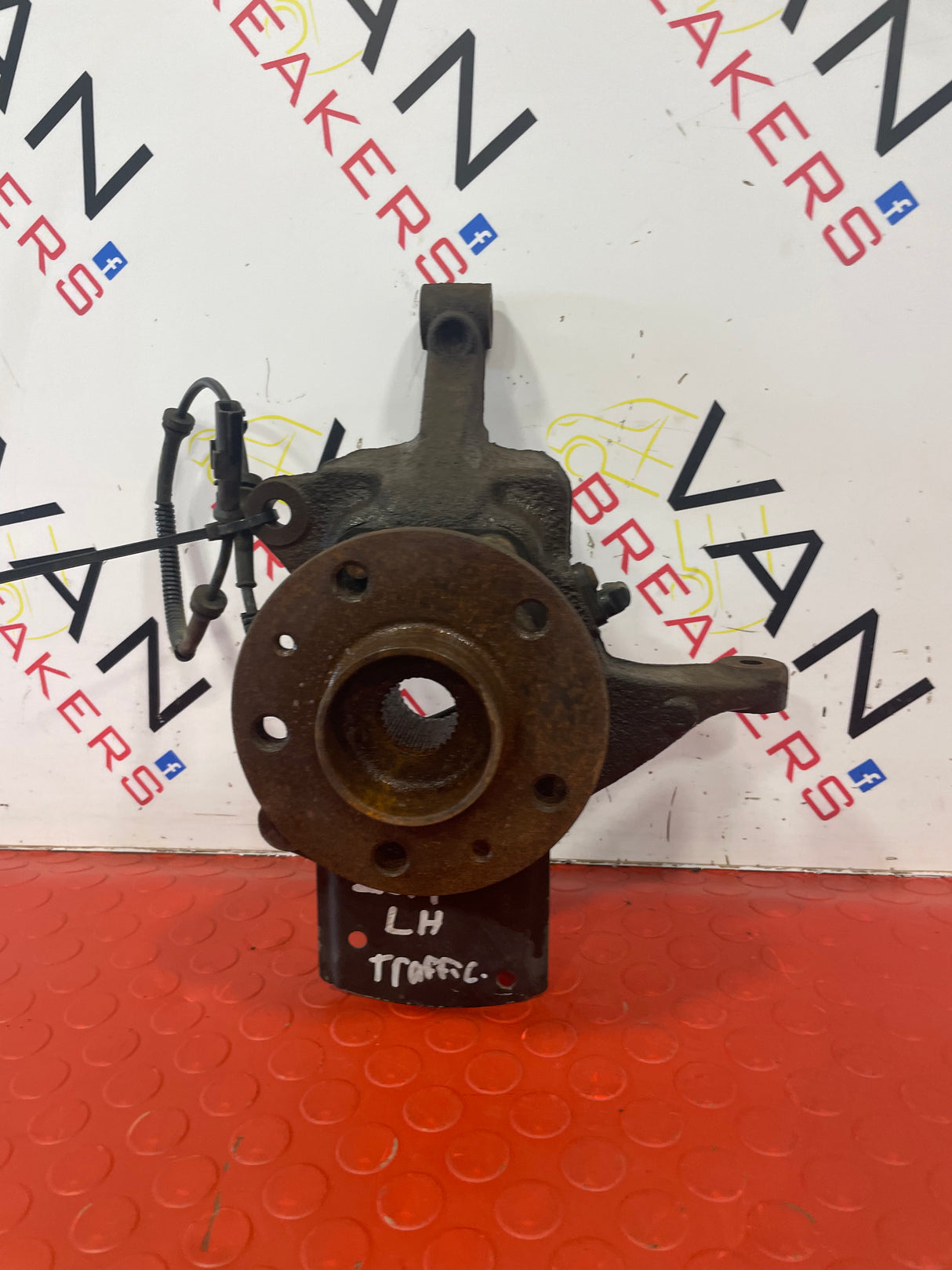 Renault Trafic WHEEL HUB FRONT LEFT PASSENGER SIDE 2014-2019 P/N 400155466R