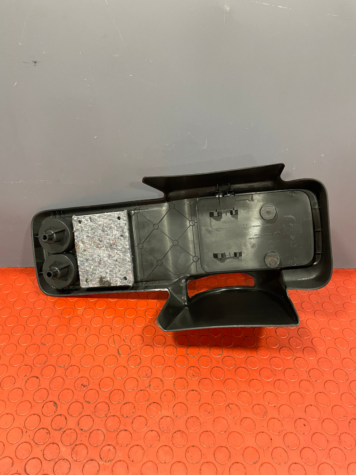 Citroen Berlingo/Peugeot Partner CENTER CONSOLE/ HANDBRAKE COVER 2008-2016 P/N 060936J01 / MP06512