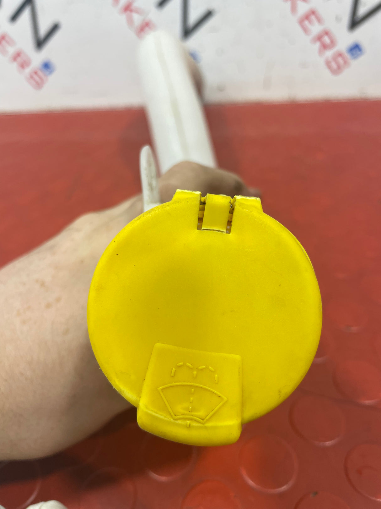 Renault Trafic MK3/Vauxhall Vivaro B/Nissan NV300 WINDSCREEN WASHER BOTTLE NECK 2014-2019 P/N 289150497R
