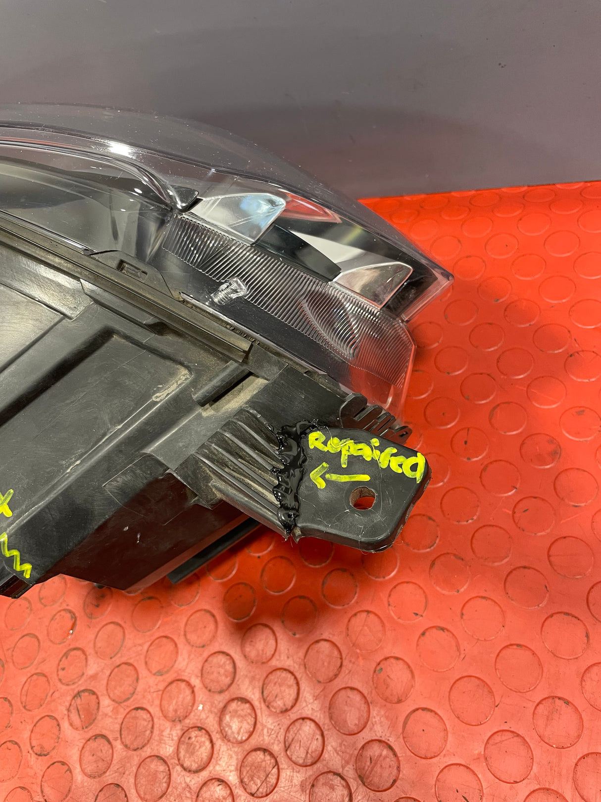 Vauxhall Vivaro/Citroen Dispatch/Peugeot Expert/Toyota Proace/Fiat Scudo HEADLIGHT ASSEMBLY Passenger's Side (w/ Repair Please See Photos) 2016-2024 P/N 9808567980 - 1